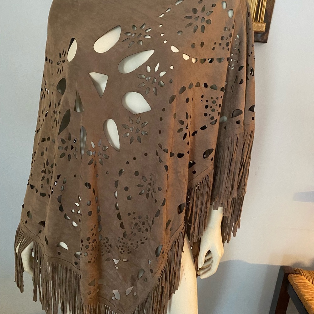 Poncho - Picture 2 of 5